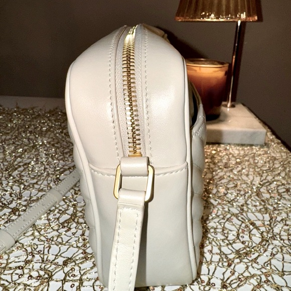 Yves Saint Laurent Lou Lou Crema Soft Quilted Camera Bag - Picture 4 of 11
